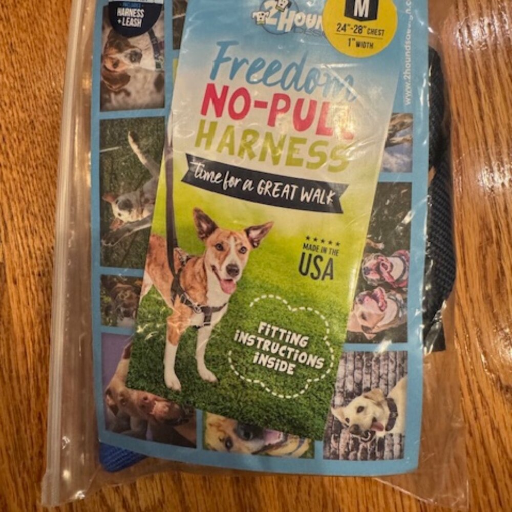 2 HOUNDS BRAND NEW DOG HARNESS. SIZE M- 24"-28" and 1" wide